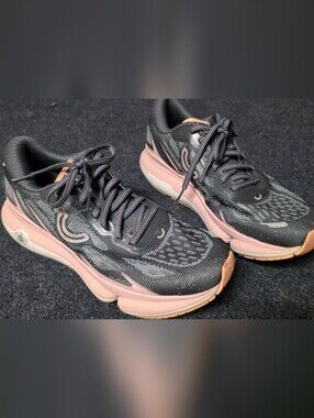 True Motion U-TECH Vichara Women's Size 9.5 Running Shoes